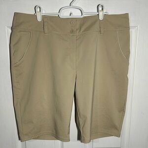 Lopez Womens Golf Shorts Size 12 Beige Khaki 10” inseam Flat Front